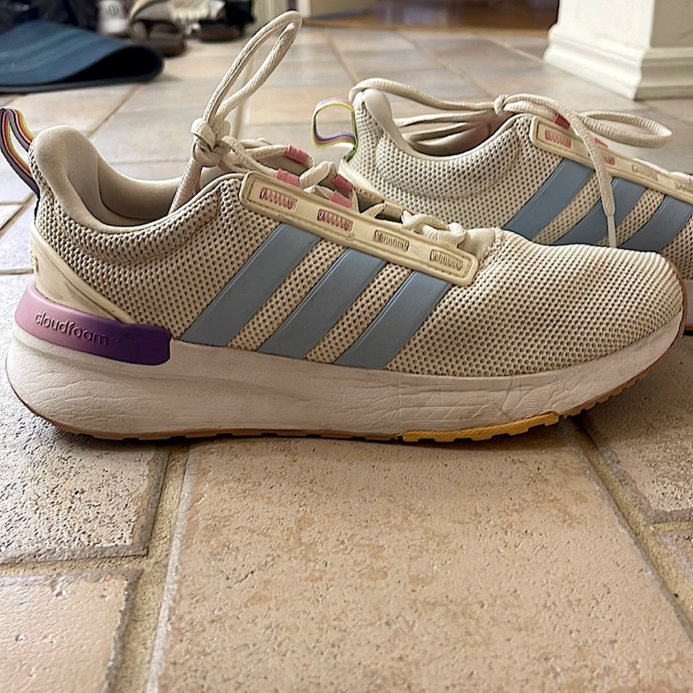 Adidas Cloud Foam Shoe